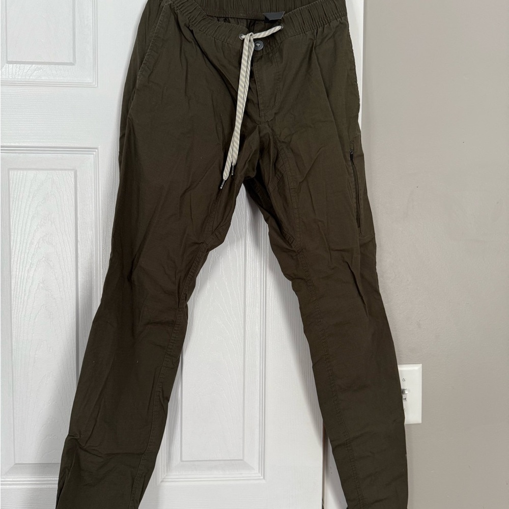 Vuori Olive Athletic Olive Cargo Jogger Pants Outdoor Hiking - Picture 6 of 9